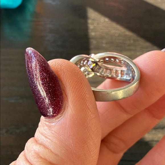 Elegant Silver Women's Ring - Picture 3 of 4